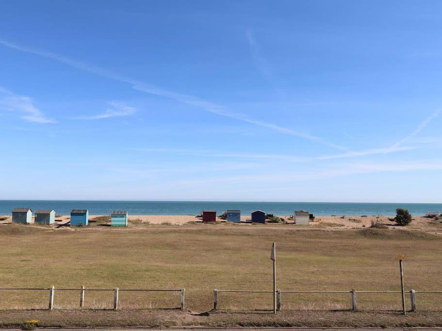 Stunning Seaviews - Beach House - Jacuzzi Bath Tub Littlestone-on-Sea Exterior foto